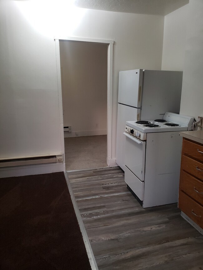 Building Photo - 393 S Eastern Ave