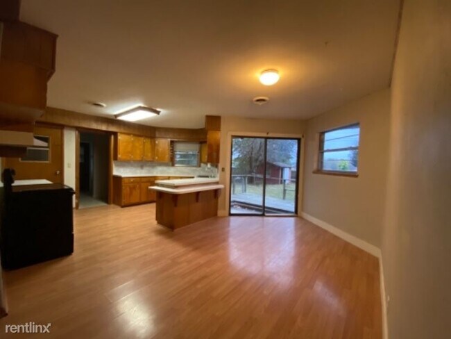 Building Photo - 3 br, 1.5 bath House - 1401 Dyer St.