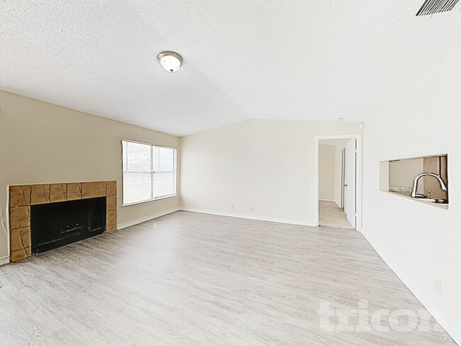 Foto del edificio - 10526 Kinderhook Dr