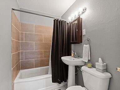 Full Bath - 626 Ridge Rd
