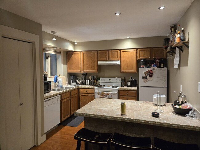 Foto del edificio - 1703 W Olive St