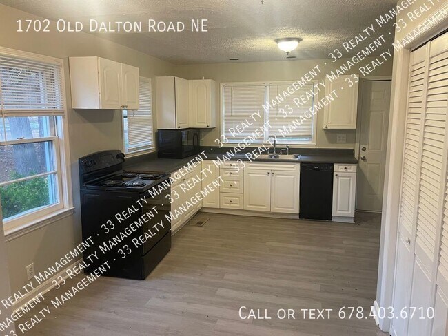 Building Photo - Spacious Brick RANCH style home in rural R...