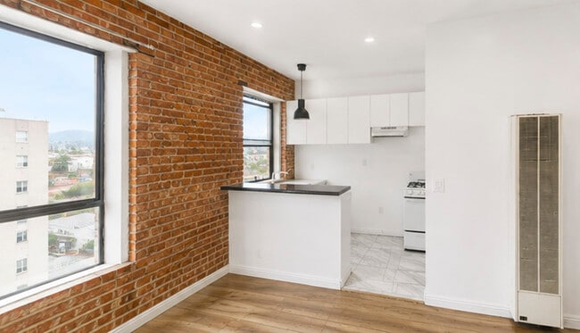 Building Photo - SAMO East Hollywood LLC