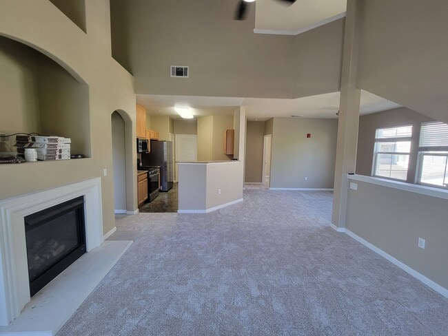 Building Photo - Stunning 2 bedroom plus loft, 2 bathroom, Tri-level townhouse nestled in the heart of Elk Grove