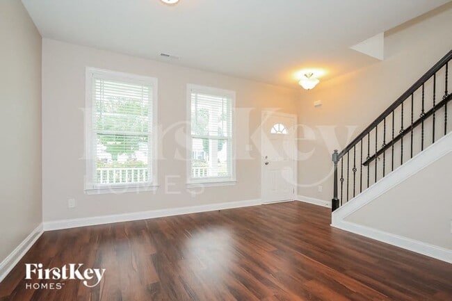 Foto del edificio - 121 Wintergreen Ct