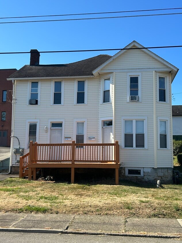 Front door on right side - 111 4th St