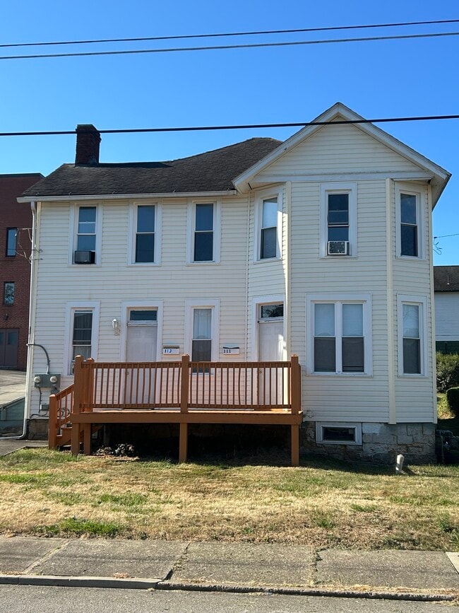 Building Photo - 111 4th St