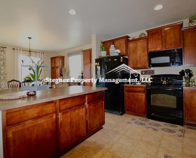 Building Photo - Beautiful Home on Cul-de-sac