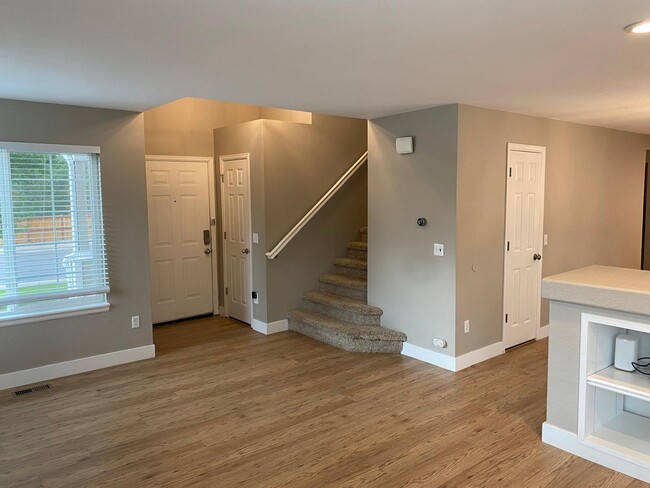 Building Photo - 486 Balsa Dr