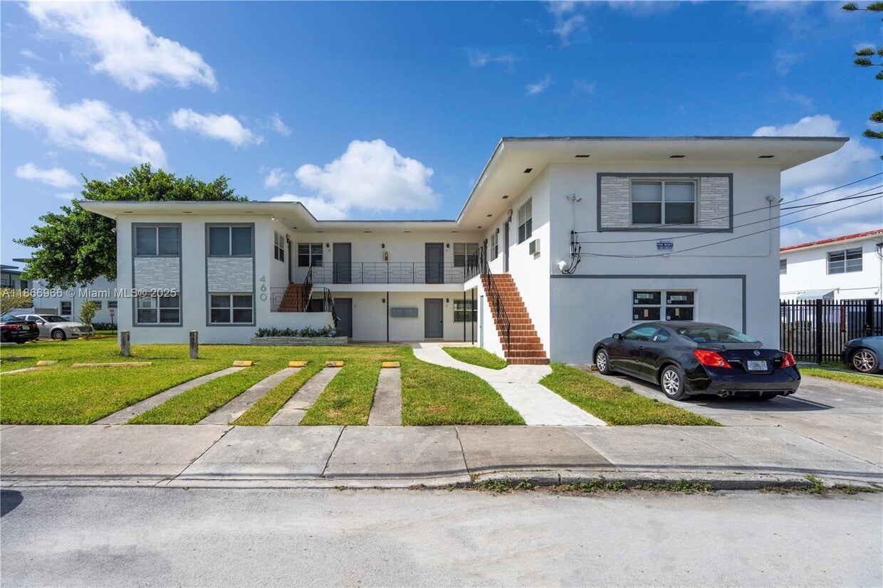 Foto principal - 460 NE 82nd Terrace