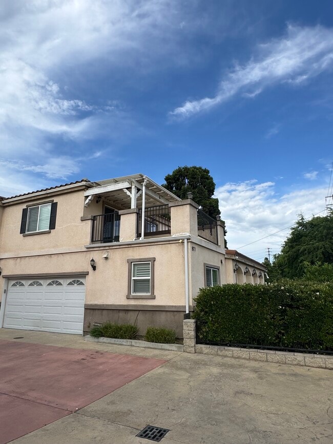 Building Photo - 971 Cypress St