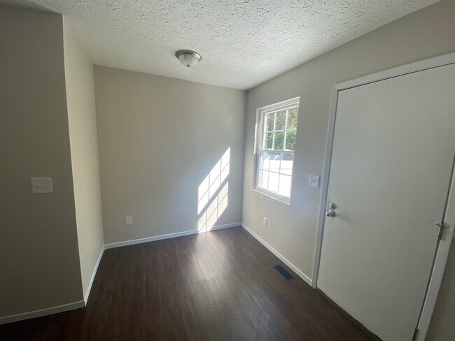 Foto del edificio - 4837 Jeannette Rd