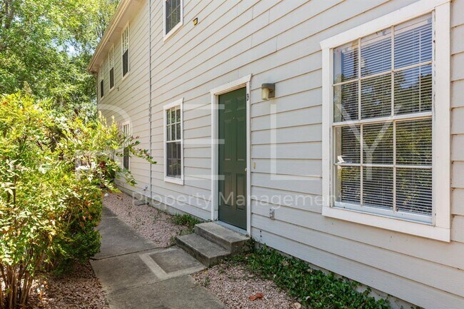 Foto del edificio - 2908 Whisper Oaks Ln