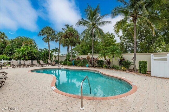 Foto del edificio - 15150 Royal Windsor Ln
