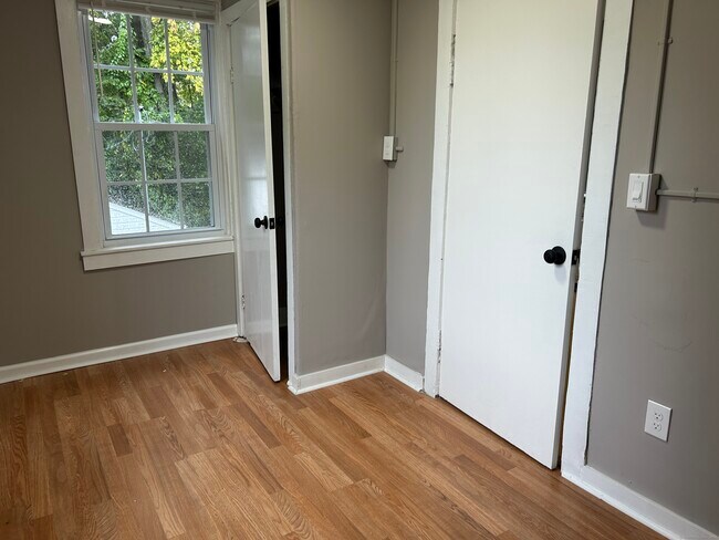 Foto del edificio - 92 Boswell Ave