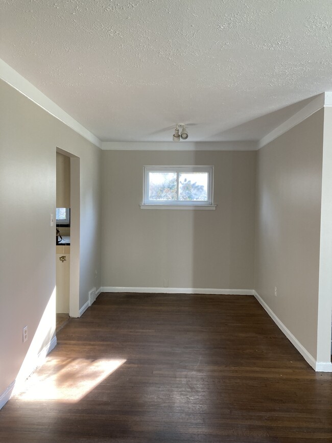 Dining room - 8900 Oak Park Blvd