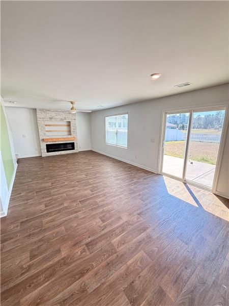 Building Photo - 123 Skylark Rd