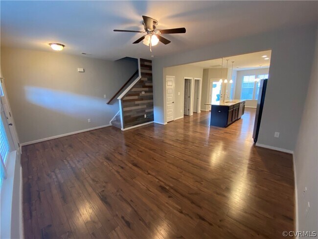 Building Photo - 8040 Rutland Village Dr