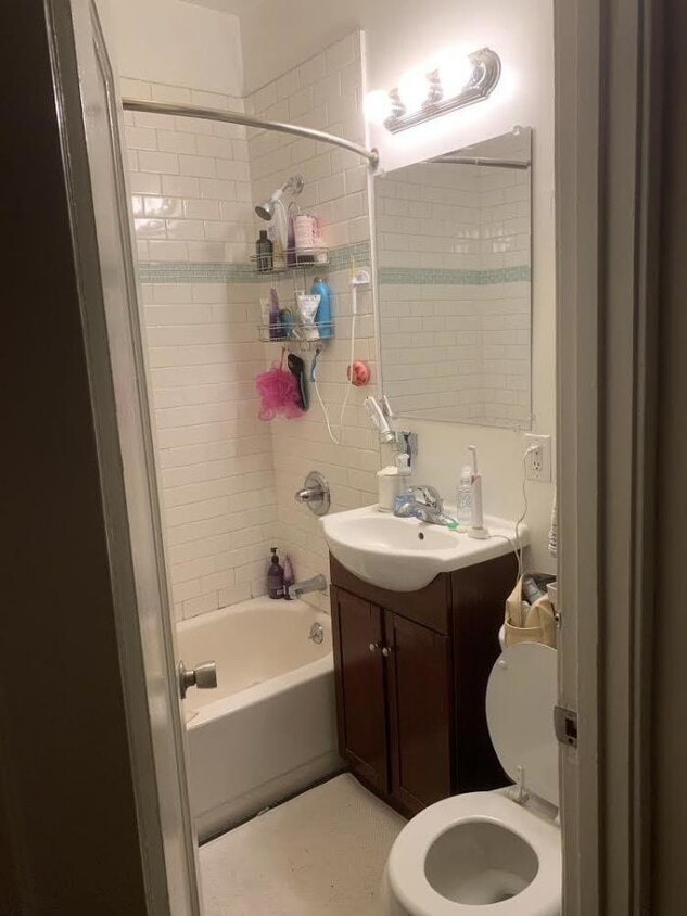 Building Photo - bedroom in San Francisco CA 94109