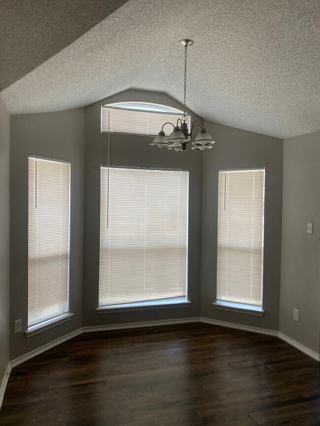 Foto del edificio - 1337 Harvest Hill Ln