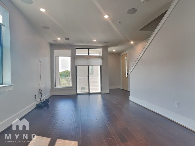 Foto del edificio - 2401 Crawford St