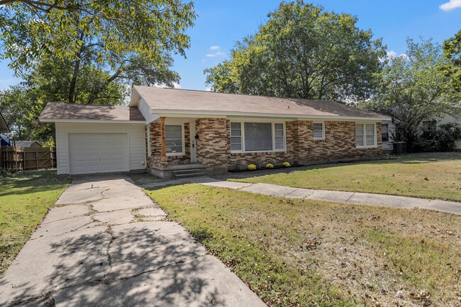 Building Photo - 3804 Erath Ave