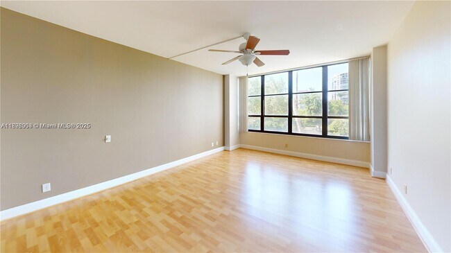 Foto del edificio - 600 Three Islands Boulevard