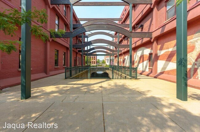 Building Photo - 1 br, 1 bath House - 222 N Kalamazoo Mall ...