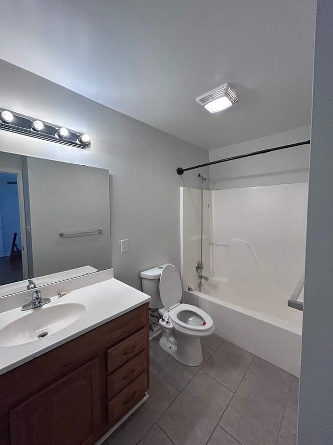Building Photo - Charming 4-Bedroom Rancher in Reedy Creek!