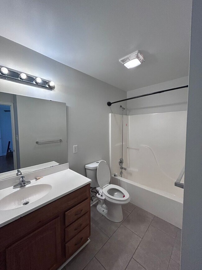 Foto del edificio - Charming 4-Bedroom Rancher in Reedy Creek!