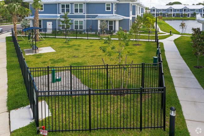 Parque para perros - The Bergamot Apartments On 780