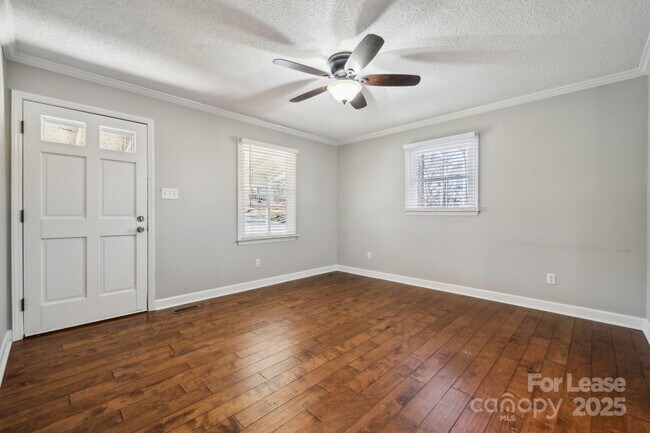 Foto del edificio - 259 Unionville - Indian Trail Rd W