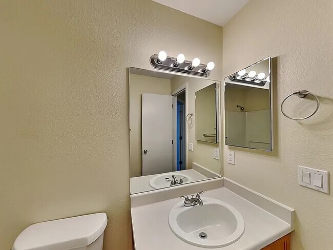 Building Photo - 1245 Lords Hill Dr