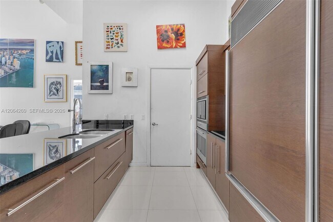 Building Photo - 475 Brickell Ave