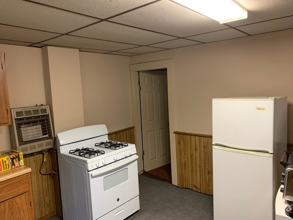 Kitchen - 320 N Hyde Park Ave