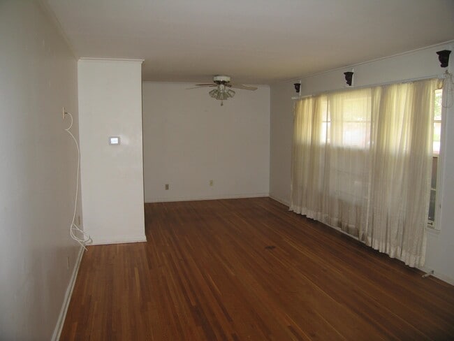 Building Photo - 5055 Howard Pl