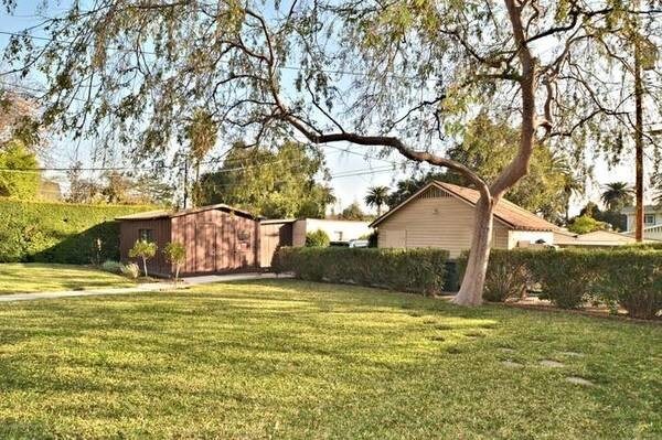 Foto del edificio - 1754 E Orange Grove Blvd