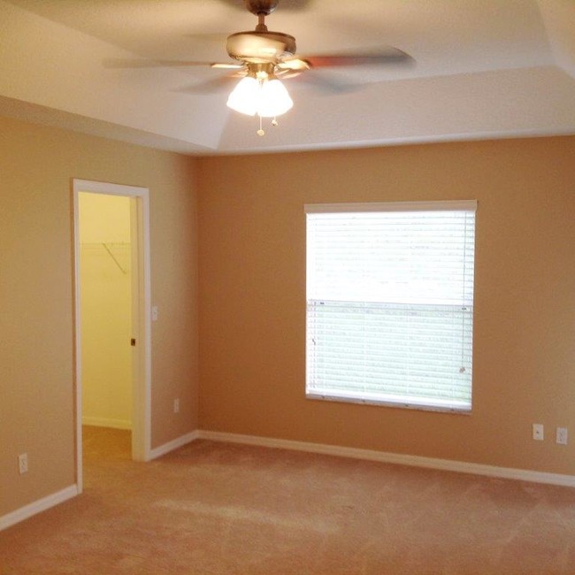 Building Photo - 713 Willow Run St