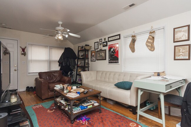 Building Photo - 1230 N Greenview Ave