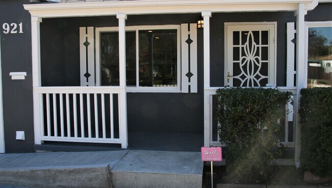 Building Photo - 921 Oakwood Ave 3BR 1BA