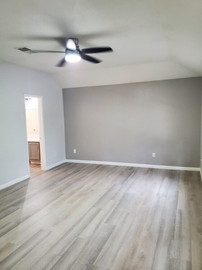 Foto del edificio - 3626 Nutwood Ln