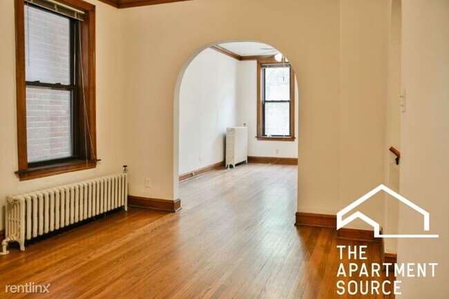 Building Photo - 2217 N Hoyne Ave