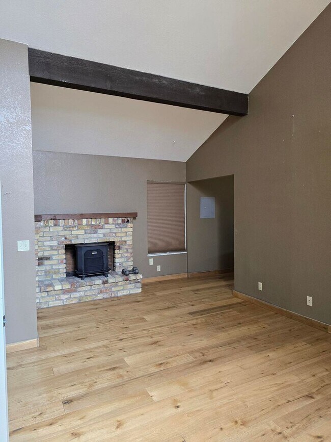 Building Photo - Sizeable Carriage Square Contemporary