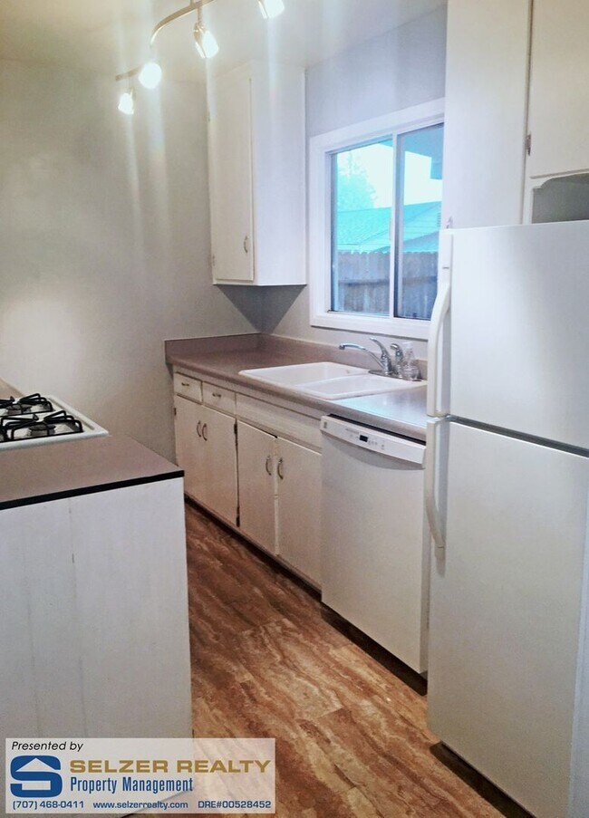 Building Photo - Cute & cozy 2 bd. home w/ great curb appea...