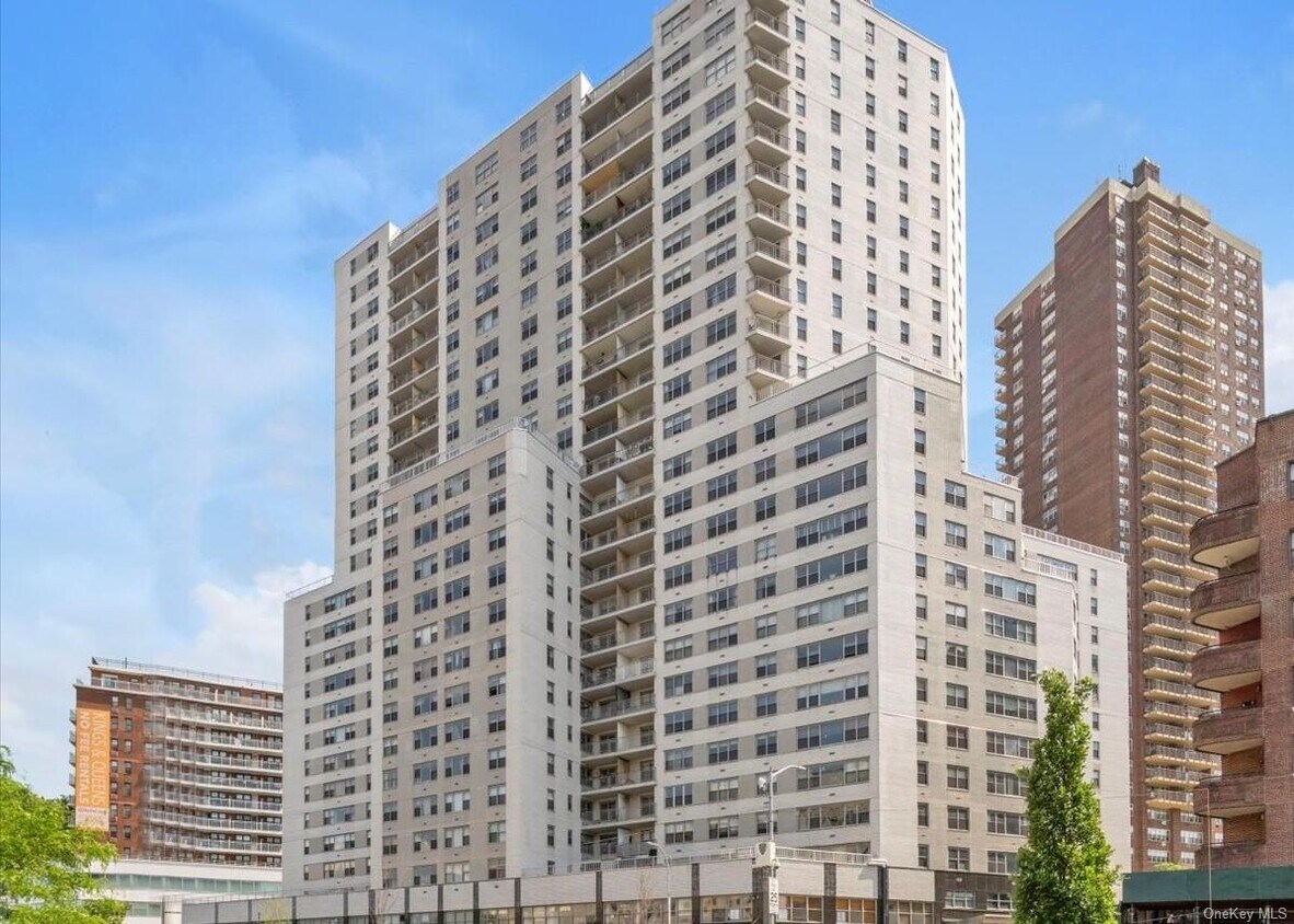 Foto principal - 125-10 Queens Blvd