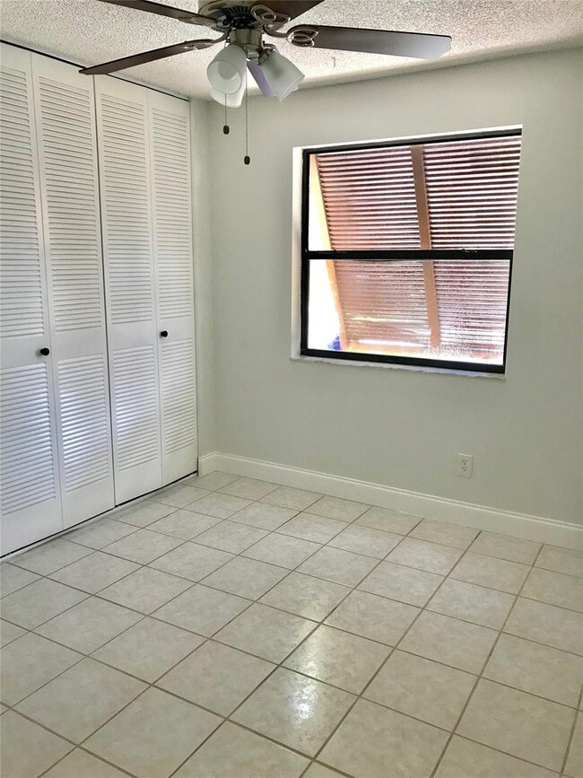 Foto del edificio - 1640 W Golfview Dr