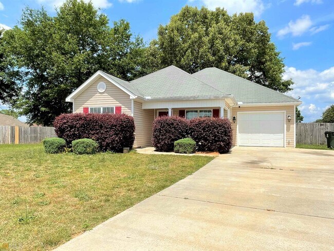 Building Photo - 208 Gayla Ct