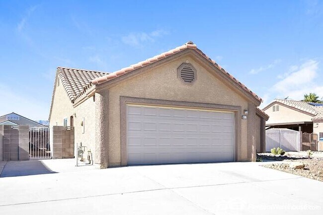 Building Photo - Spacious 3 Bed 2 Bath Single-Story Home
