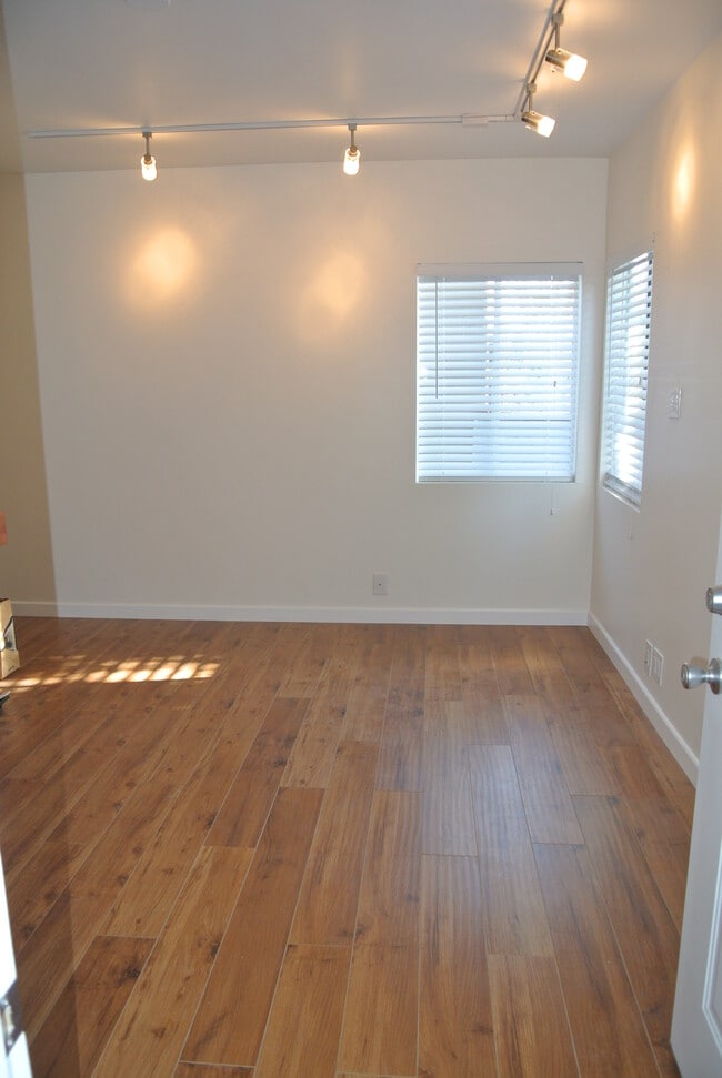 Building Photo - 2614 La Cienega Ave