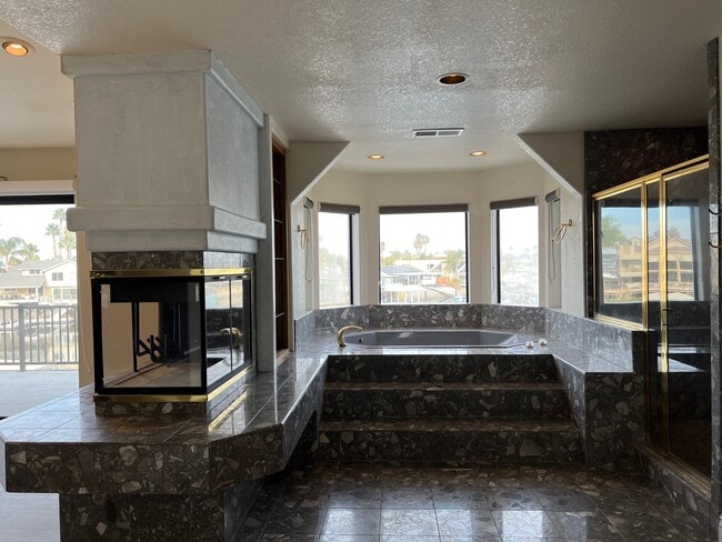 Building Photo - 4909 North Point